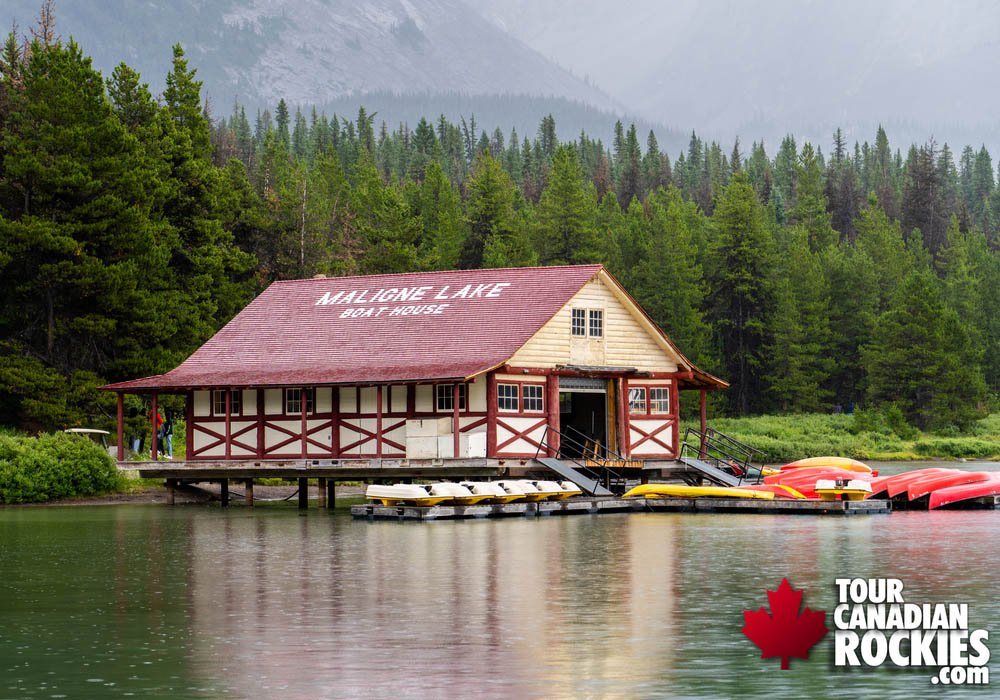 Maligne Lake's different Boat Tour Rentals